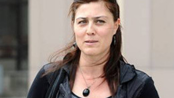 Nedim Şener'in eşi gözyaşlarına boğuldu