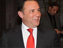 Galatasaray'da çifte deprem Galatasaray'da çifte deprem