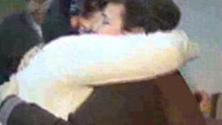 Annenin tahliye sevinci ağlatır!